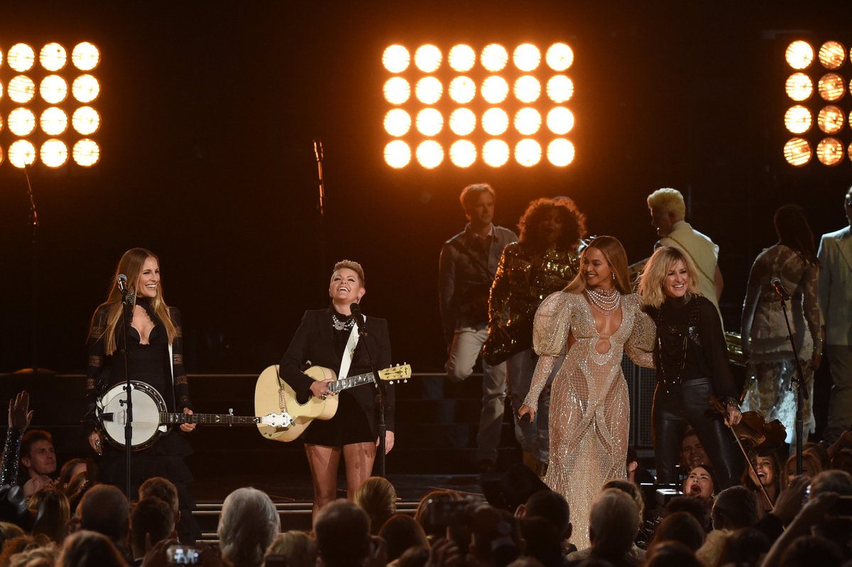 Thanks <a href="/billboard/">billboard</a> for naming #DaddyLessons to '10 Best Cover Songs of 2016'. Full list here ---&gt; dcx.gr/BillboardCover…