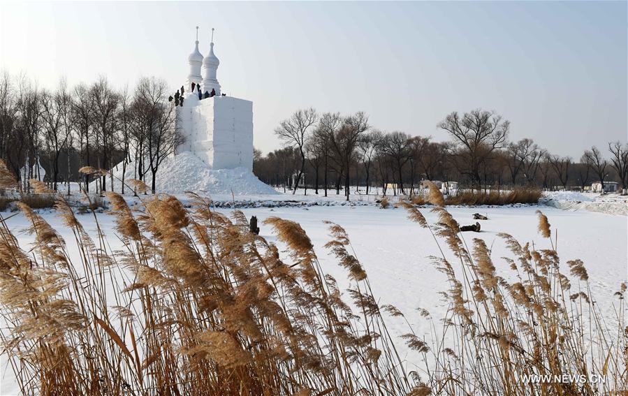 PDChina's tweet photo. Artists create a snow sculpture for the 29th Harbin Sun Island Int'l Snow Sculpture Art Expo in Harbin, NE China's Heilongjiang, Dec 12 https://t.co/8deyQCrTbi