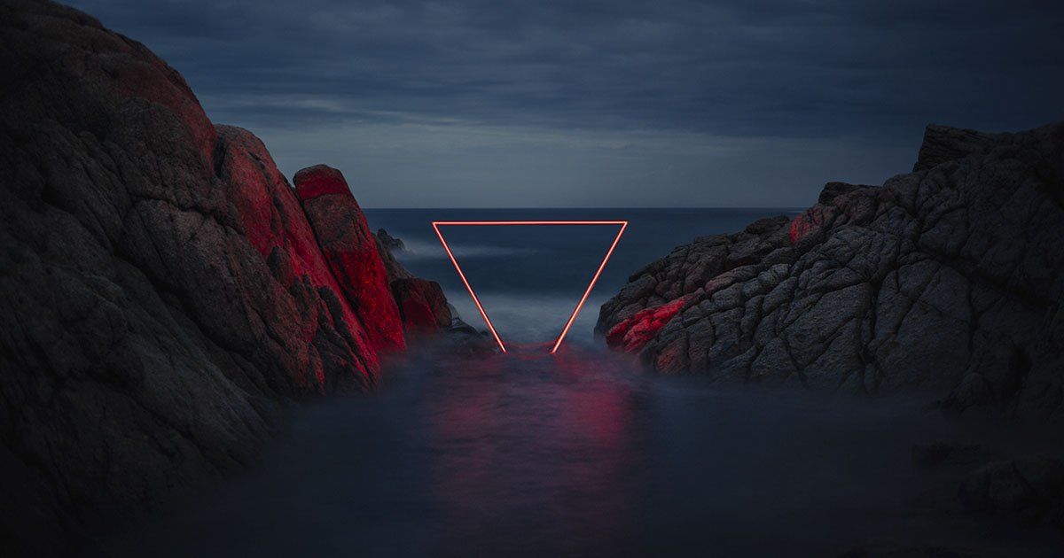 ShutterSpots's tweet image. Photographer Shoots Shapes of Light in Spanish Landscapes bit.ly/2gxhDs5