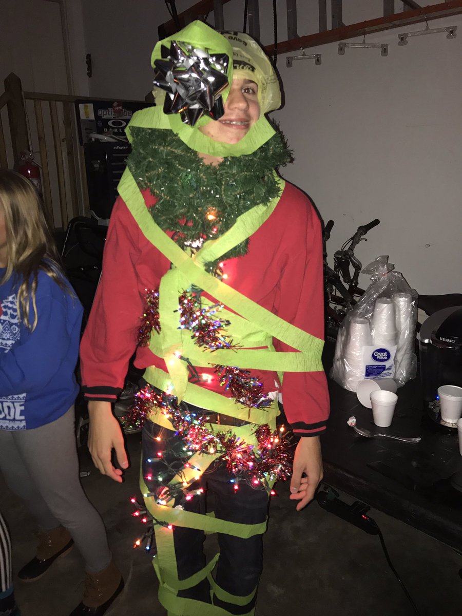 younglifeNHS's tweet photo. These Christmas tree Luke's want you to know campaigners is tonight at 8 at Ethan's! #nhsyl #lukewon https://t.co/px73oYUAoZ