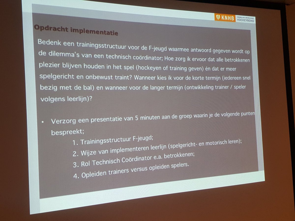 Ewout Schröder bij de 2e workshop TM3: spelgericht trainen, een daarbij passende doorgaande leerlijn en implementatie is de uitdaging 🏑