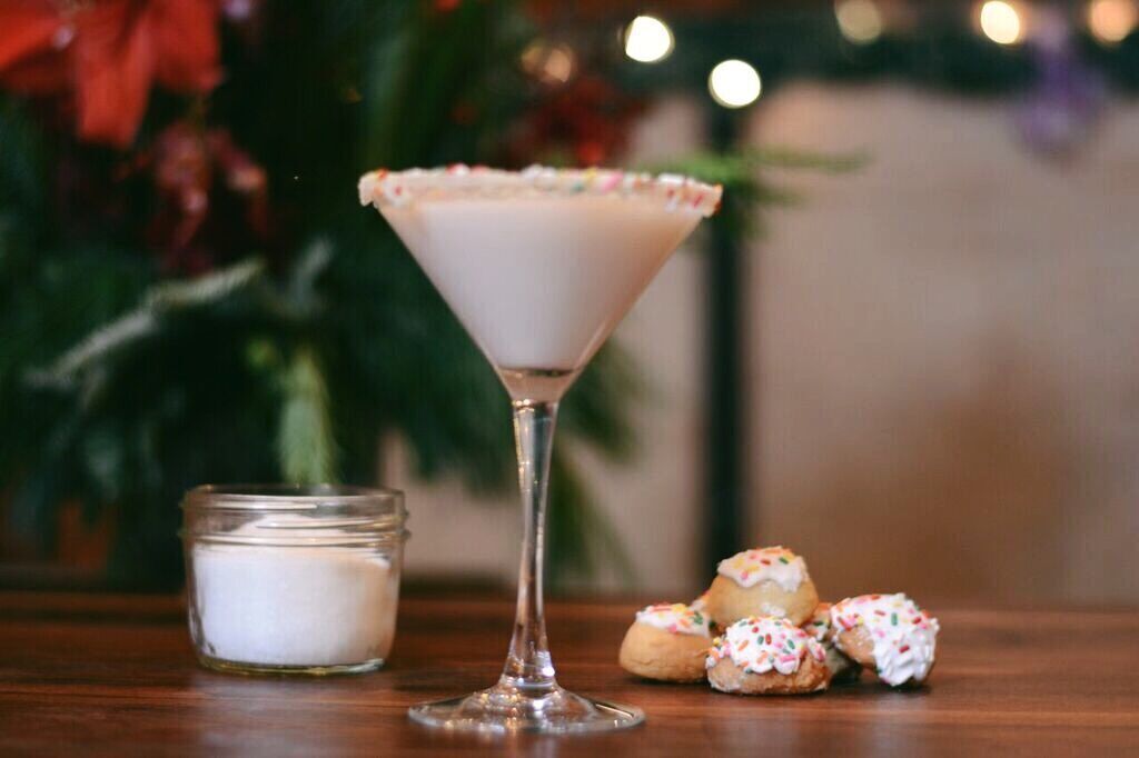 Start your week on a sweet note with our Sugar Cookie Martini. See you tonight at #Asellina