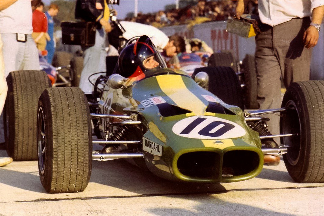 Stuart_Dent's tweet photo. Birthday boy Emerson Fittipaldi set to win an F3 race at Montlhèry, in 1969 😊

🇧🇷 #F1 #JRRDS #Lotus59 #ShootingStar https://t.co/GXAZeETXCU