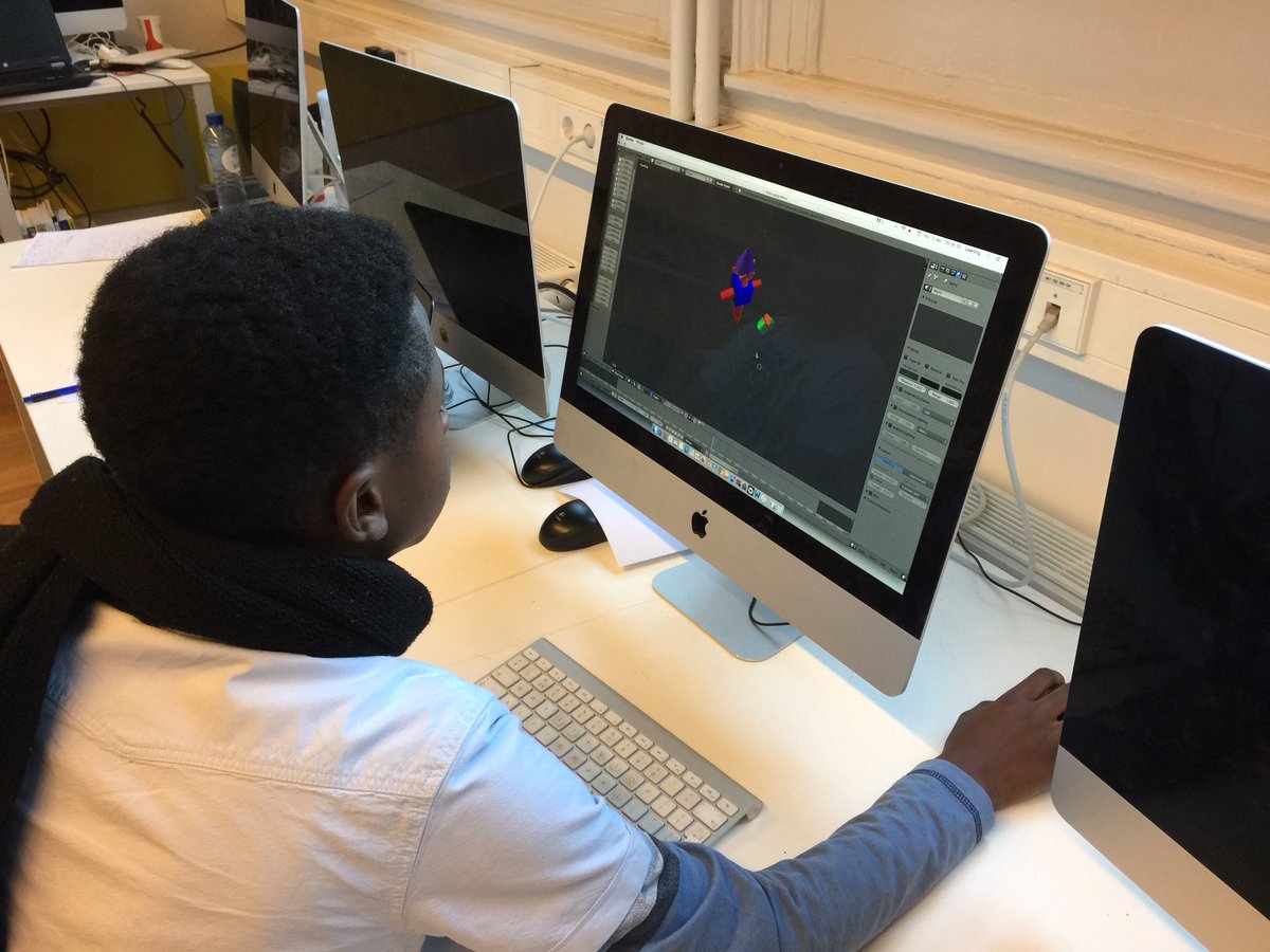 metiscoderclass's tweet image. Our students had a great time today learning how to design 3D-objects with #Blender @atmind #coderclass