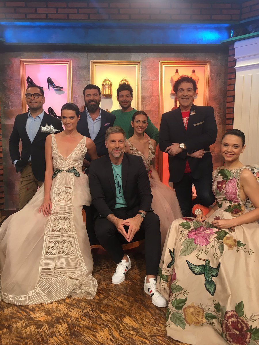 LaJauladelaModa's tweet photo. Después de un finde XXL Empezamos la semana junto a @saiach y un gran desfile! 💃👗👑 https://t.co/7dkPGQZzQR