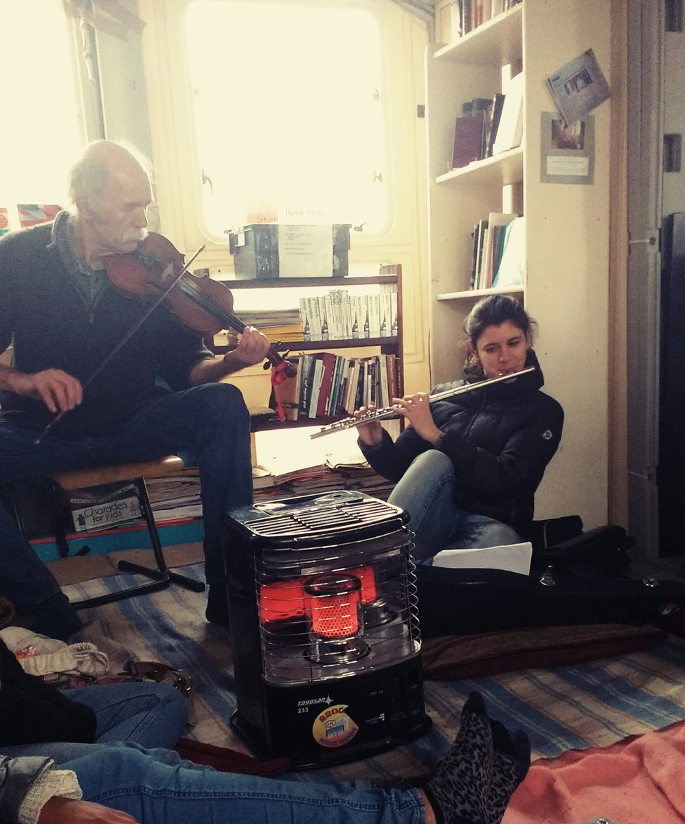 Awesome visit from musicians at <a href="/SOASGoes2Calais/">SOAS Goes To Calais</a> in the learning centre today, thanks
