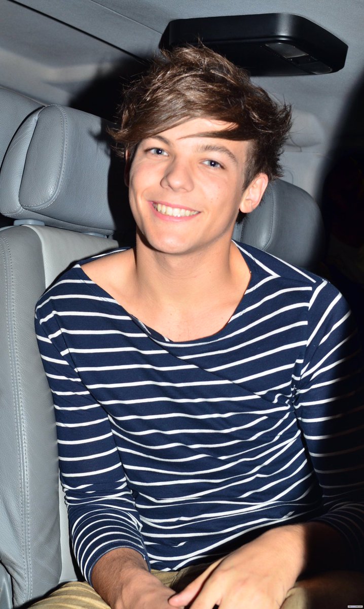 portallouisbr's tweet photo. Louis de camisa listrada é toda a minha vida.. Ele é tão adorável, que vontade de chorar! 

INFINITY MUSIC VIDEO 
#MTVStarsNiallHoran https://t.co/RPLs79NBoE
