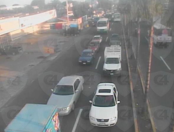 911_Veracruz's tweet image. #ReporteVialC4 Tránsito lento sobre el Blvd. Córdoba-Peñuela esq. Calle 41 en la zona Industrial de #CórdobaVer.