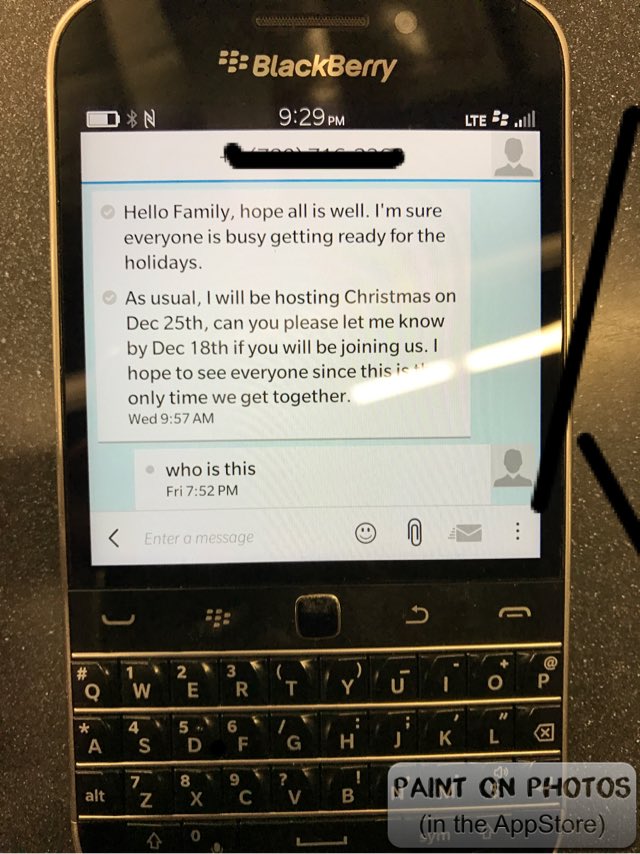 Battimello_'s tweet photo. When my mom sends out a mass text to my family about Christmas but one of our cousins changed their number and didn't tell her 😂 https://t.co/hI7mFCja0f
