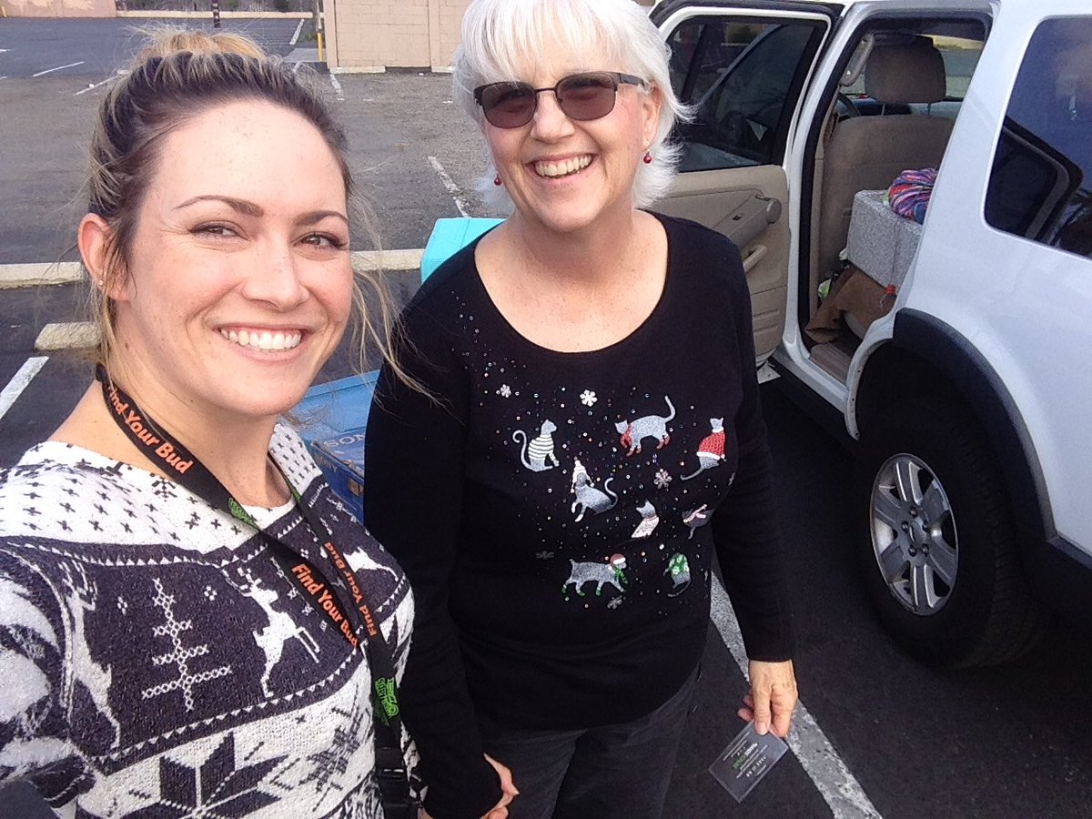 handsacross_us's tweet photo. No such thing as strangers. Just friends we haven't met yet.
#HandsAcross #musicteacher #newfriends #unity #sharethelove #weareallone https://t.co/H1uqtRJ6Uq