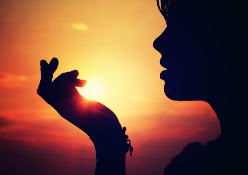 El amor traiciona y cuando menos lo pienses ya va a estar contigo haciéndote la vida imposible😕#comoduele