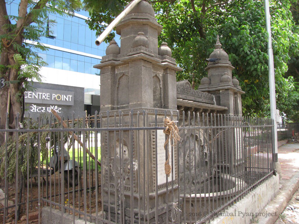 MumbaiPyau's tweet image. Pyau @ Bharat Mata theatre bull dozed -12/12/2010
 Seth Furdoonji Jejeebhoy in1920s built  it on a water haud  built by his father Bomanji .