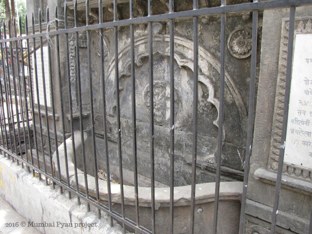 MumbaiPyau's tweet image. Pyau @ Bharat Mata theatre bull dozed -12/12/2010
 Seth Furdoonji Jejeebhoy in1920s built  it on a water haud  built by his father Bomanji .