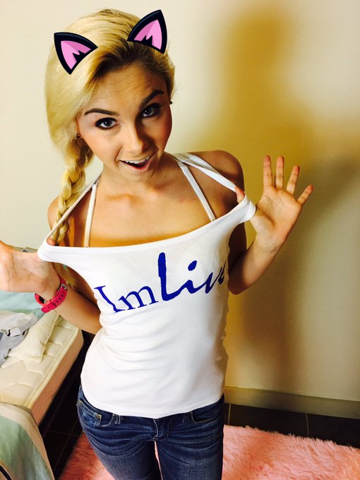 Watch Ava's leaked NSFW photo on TwXstars