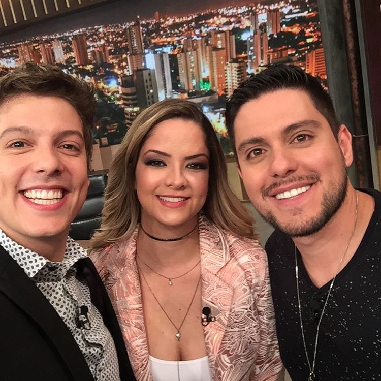 mceroficial's tweet image. Daqui a pouco começa o @PgmDoPorchat com nossa participação! Quem já tá ligado? Eu, o Rodolfo e o Pedro já estamos por aqui! #MCeRnoPorchat