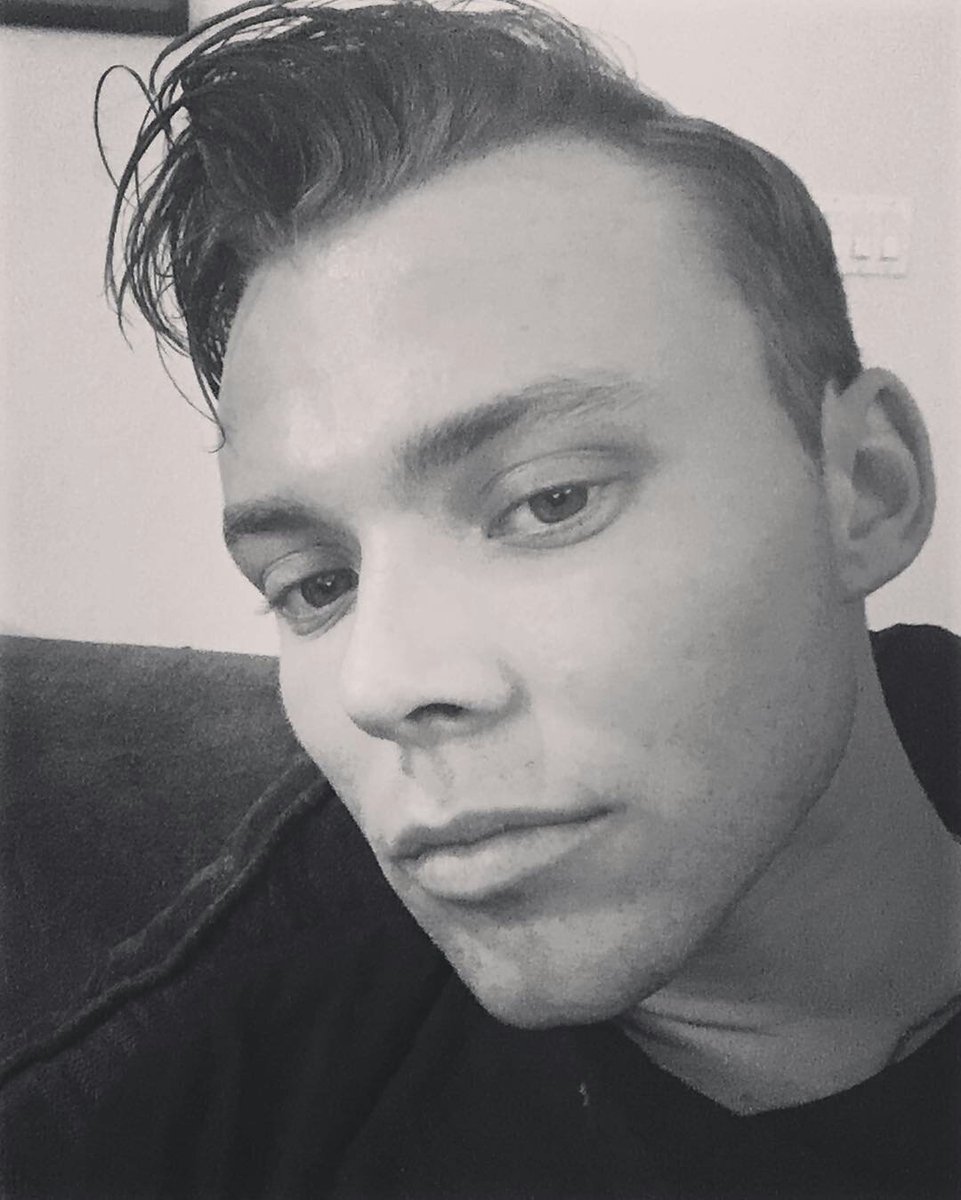 5SOSIGUpdates's tweet photo. Moving on.

|| Ashton on IG || https://t.co/dtqApgspg0