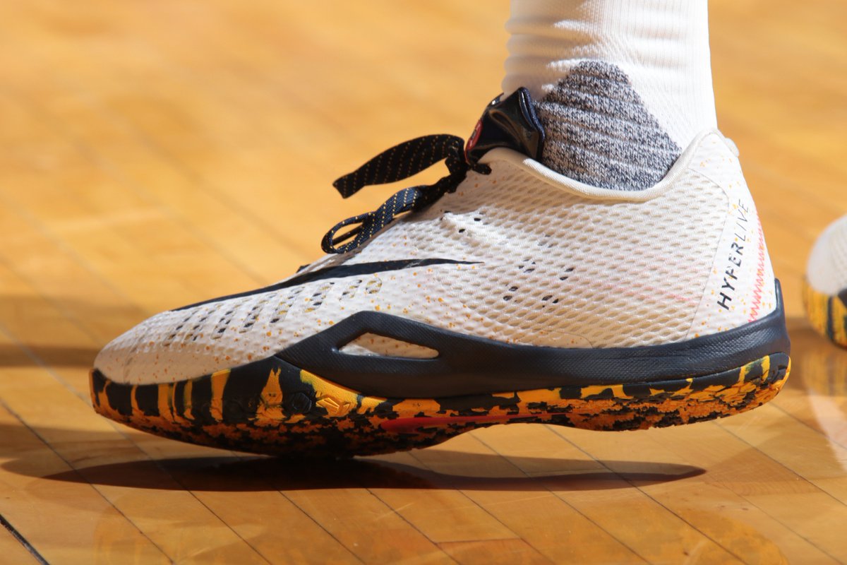 nike hyperlive basketball shoes