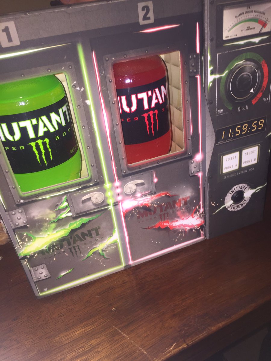 OldManDamian's tweet photo. Huge surprise waiting at my door! Thanks a ton #MonsterEnergy #MutantMonster #MonsterMutant https://t.co/WQVWbEBlTZ