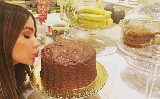 E! News on X: "Proof Sofía Vergara really loves that cake, cake, cake,  cake, cake: https://t.co/x6vugHPSyR https://t.co/ta9tO326GJ" / X