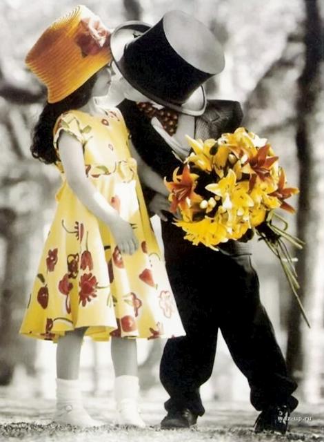 나를 낮아지게하는 사람말고
나를 높아지게하는 사람을만나렴

나를 무시하는 사람말고
나를 존중해주는 사람을만나렴

나를 하찮게 여기는 사람말고
나를 소중히 여기는 사람을만나렴

나를 울게하는 사람말고
나를 웃게하는 사람을만나렴

그러면인생이 행복해질거야