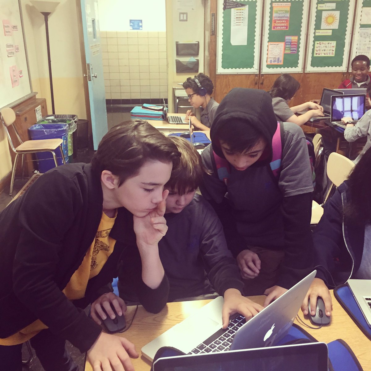 ereale23's tweet image. Team work makes the dream work! #minecraftproject #collaboration #proudofmyboys #3brainsarebetterthan1 #edchat #EDTSparks #NYCSchoolsTech