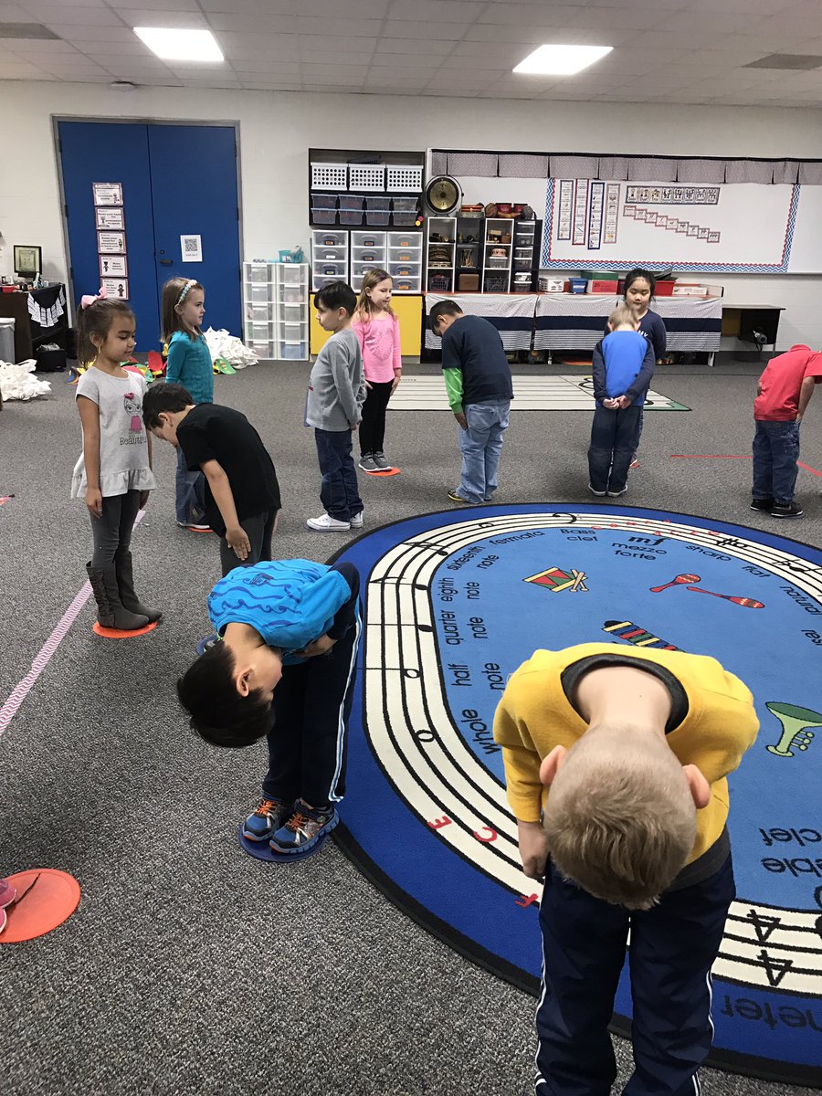 ChristyRWatley's tweet photo. Fun dancing La Raspa with kinder @HewittElemMusic @HewittElem https://t.co/yIcUMuxozx