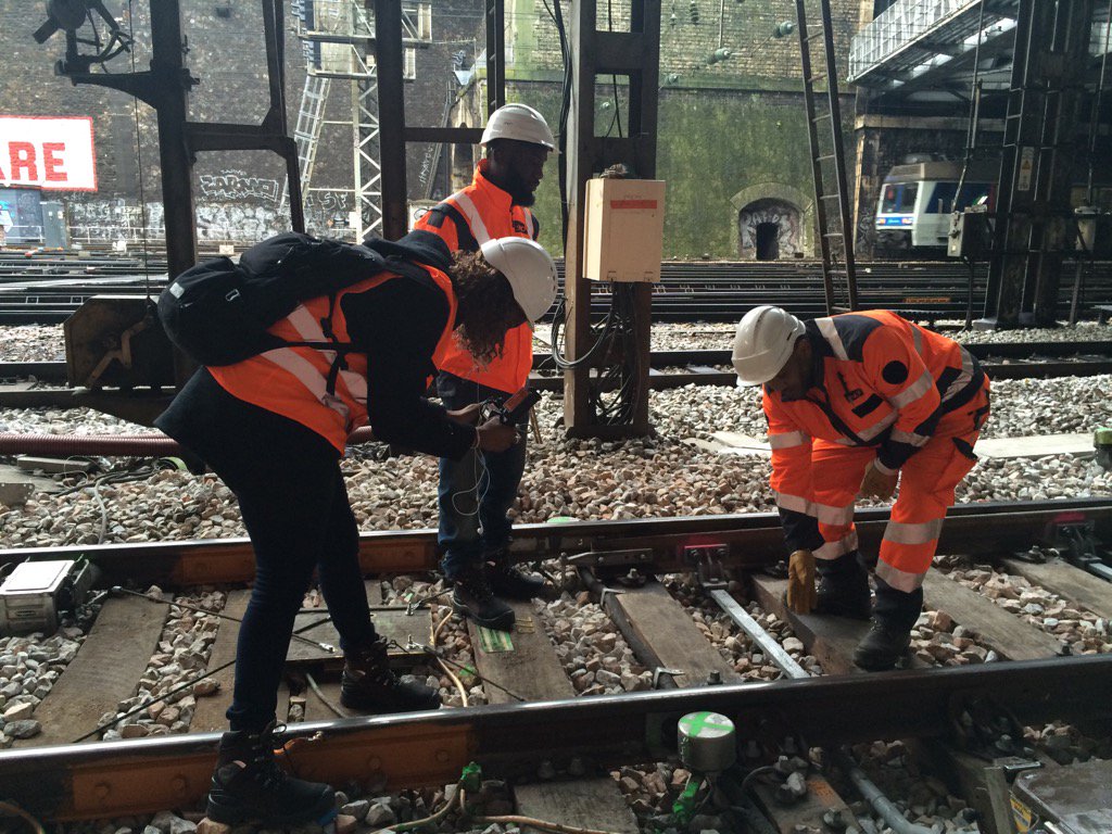 Explication des préparatifs de la voie au grand froid pour <a href="/BFMParis/">BFM Paris Île-de-France</a> ce matin à Saint Lazare #LeReseauAvanceIDF