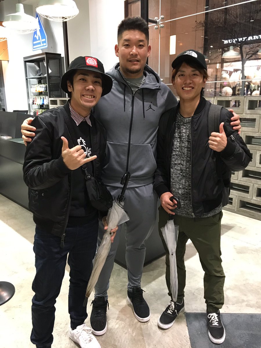 平良さん 難波のnikeで ジャパンの四番 筒香選手にあった オーラが凄い ありがとうございます