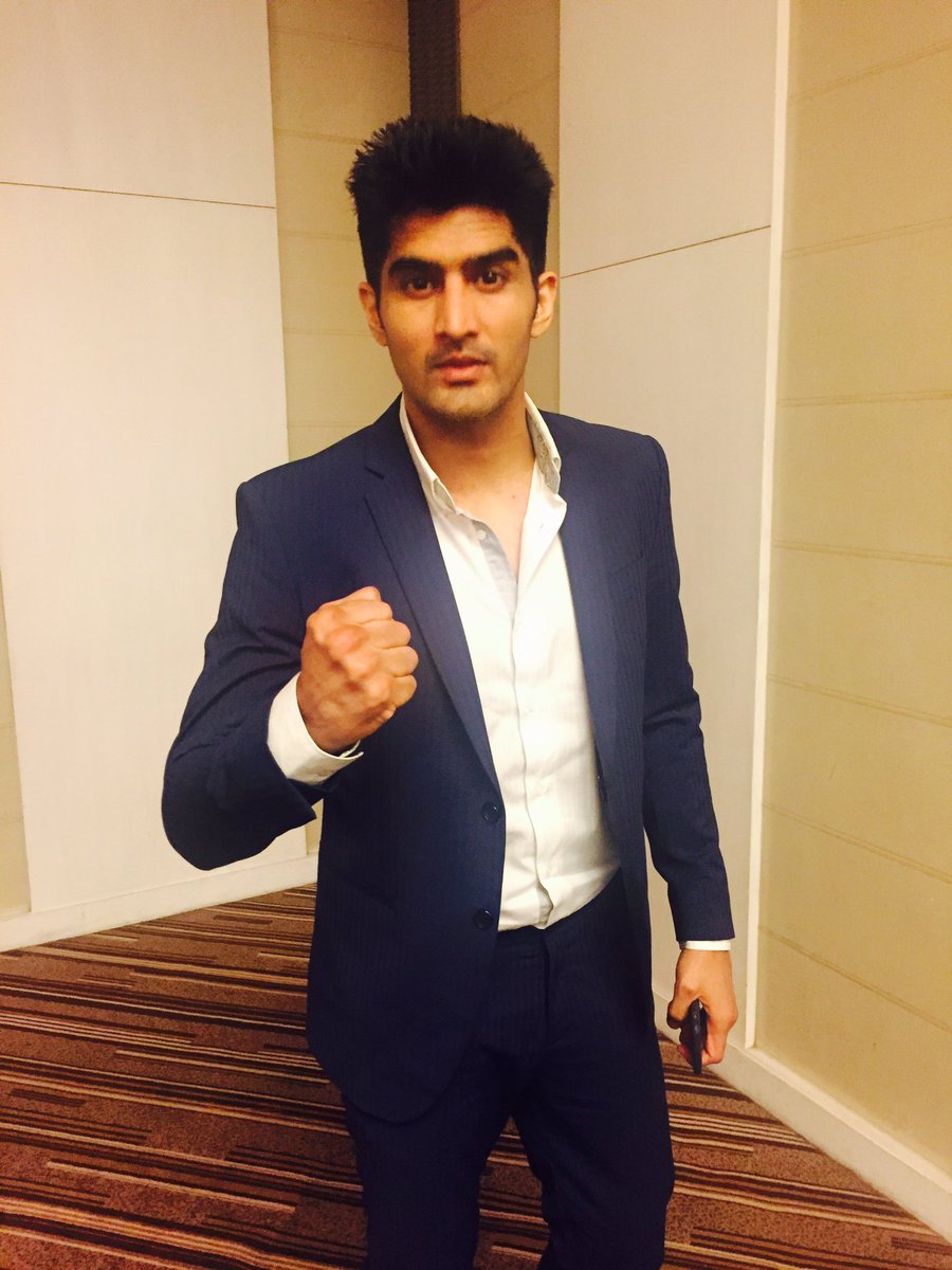 boxervijender's tweet photo. Ready for face-off #NightOfTheChampions https://t.co/2OyIPD2zvZ