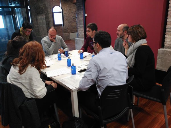 rubiempresa's tweet photo. .@immaperez, Directora de @nottopic, condueix les taules de treball amb les companyies de la #XarxaRubiEmpresa16 https://t.co/K78qAVlevb