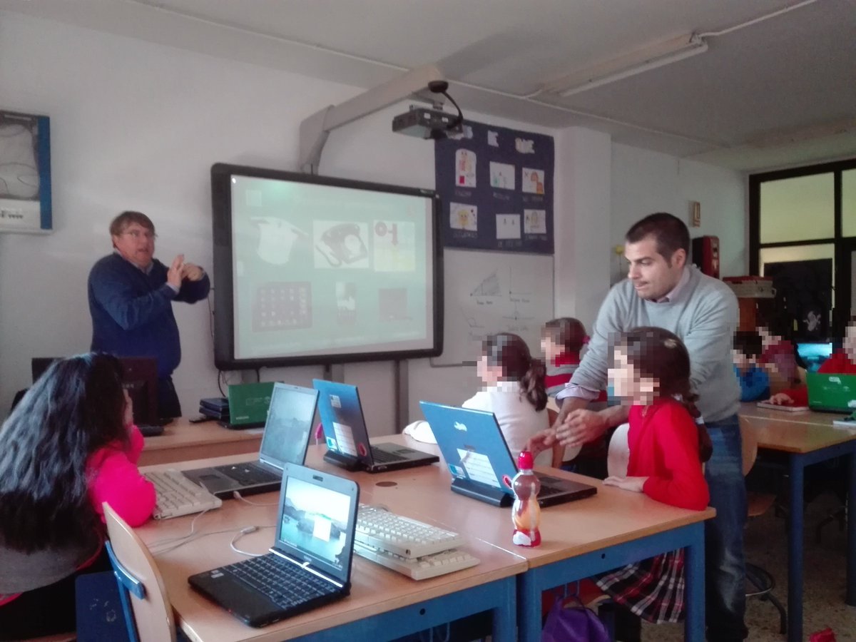 coding_sprites's tweet photo. Dos días muy buenos programando en CEIP M. C. Orellana de Vva del #Ariscal con motivo de la #HoradelCodigo Y magnífico equipo de ayudantes https://t.co/DEzd0fCFBm