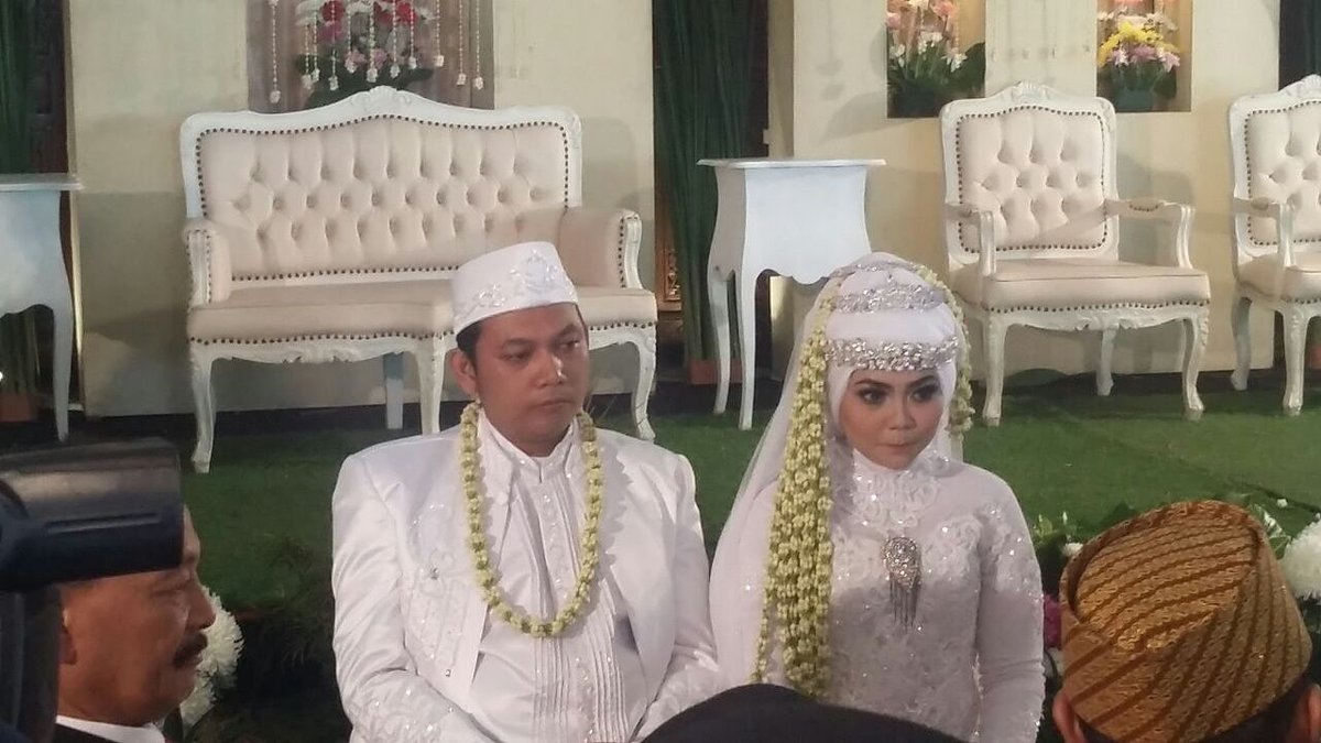 Selamat menempuh hidup baru mas bro Agung Untara D'BT 019.
Semoga menjadi keluarga SAMAWA...Amin
#tetapberbudaya!!!