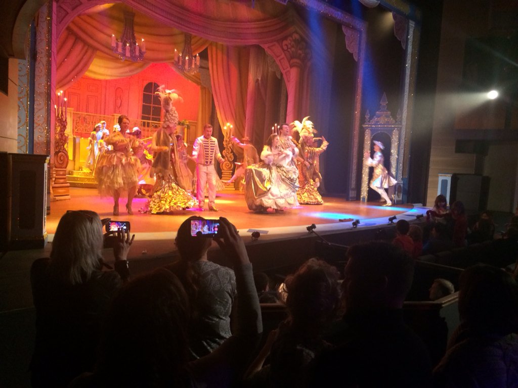 JulesCondieMUA's tweet photo. Christmas panto, my faves and cinderella #perfectdecember #BringOnTheHolidays #sofunny @theatresevern well done!! https://t.co/VSuC0NxAnK