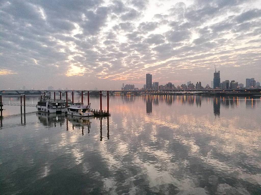 tech4tea's tweet photo. #Taipei2016Dec: #Sunset at DaDaoCheng #wharf in #Taipei. It's amazing how advanced modern… https://t.co/lrseMfuD2f https://t.co/QexifWNr5o
