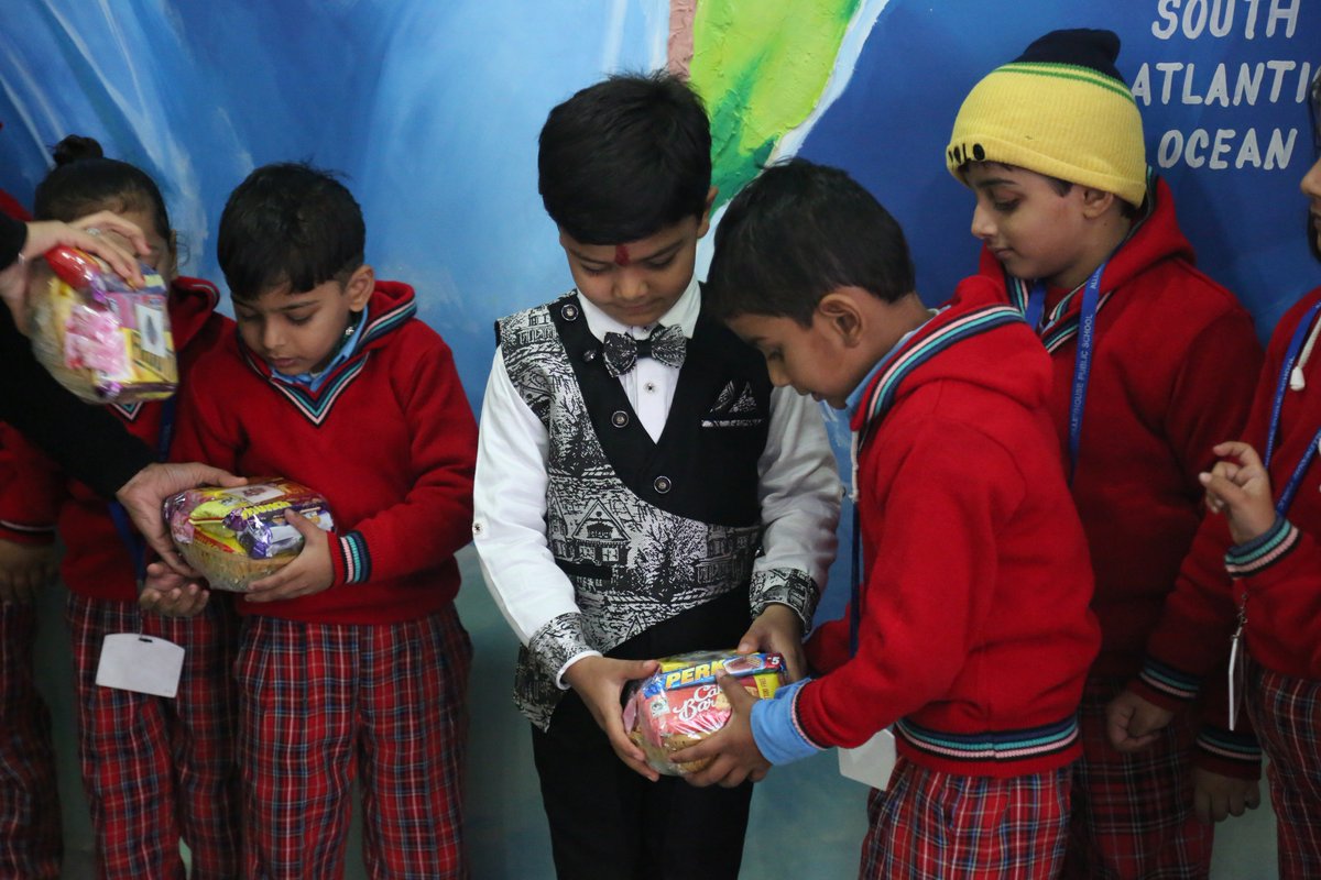 AllenhouseS's tweet photo. AKSHAT'S BIRTHDAY CELEBRATION IN PRE PRIMARY https://t.co/MiO6XRIbs1