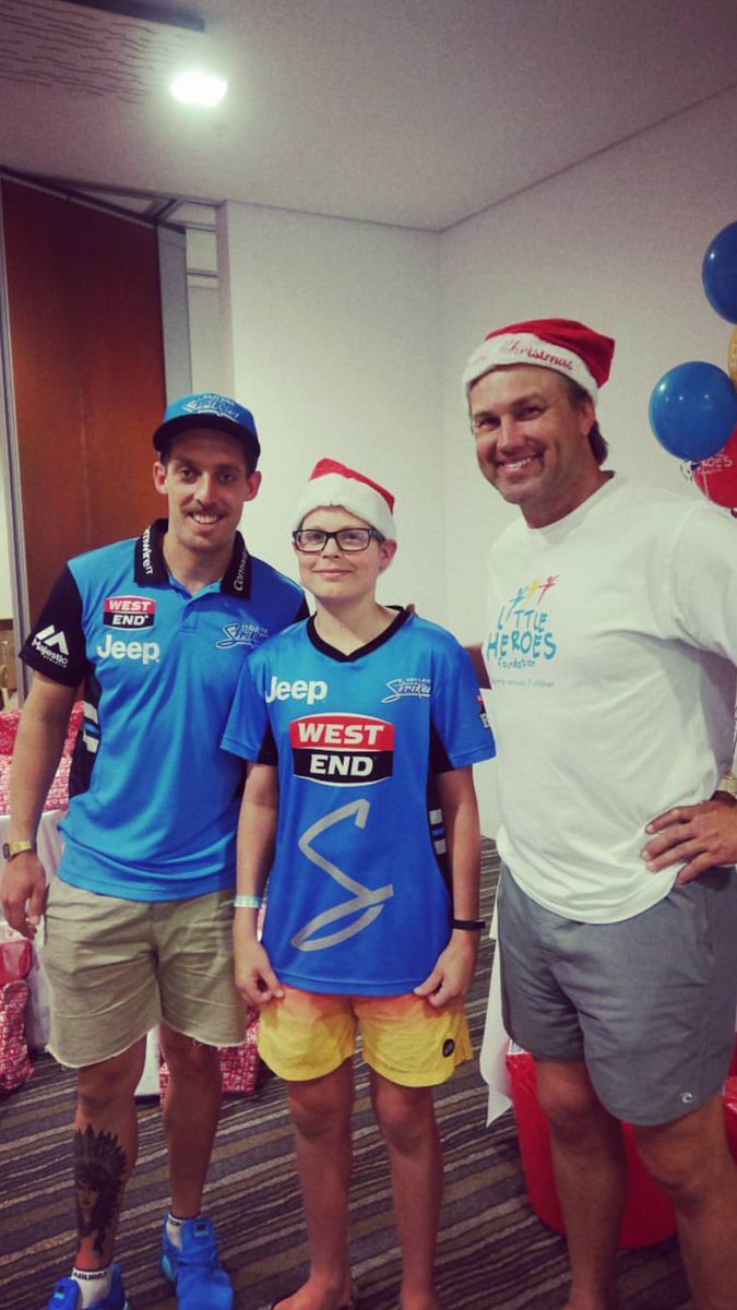 Absolute privilege to help out the @littleheroesfoundation at there family Christmas show. A great charity!!