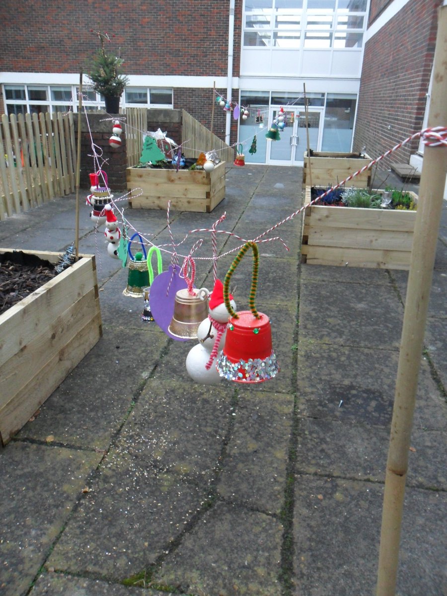 CHS_Ecoteam's tweet photo. They are all out! thank you to @CroydonHighJnrs @CHSPremisesTeam and senior girls who made decorations out of recycled and natural materials https://t.co/t3aFYjpYqc