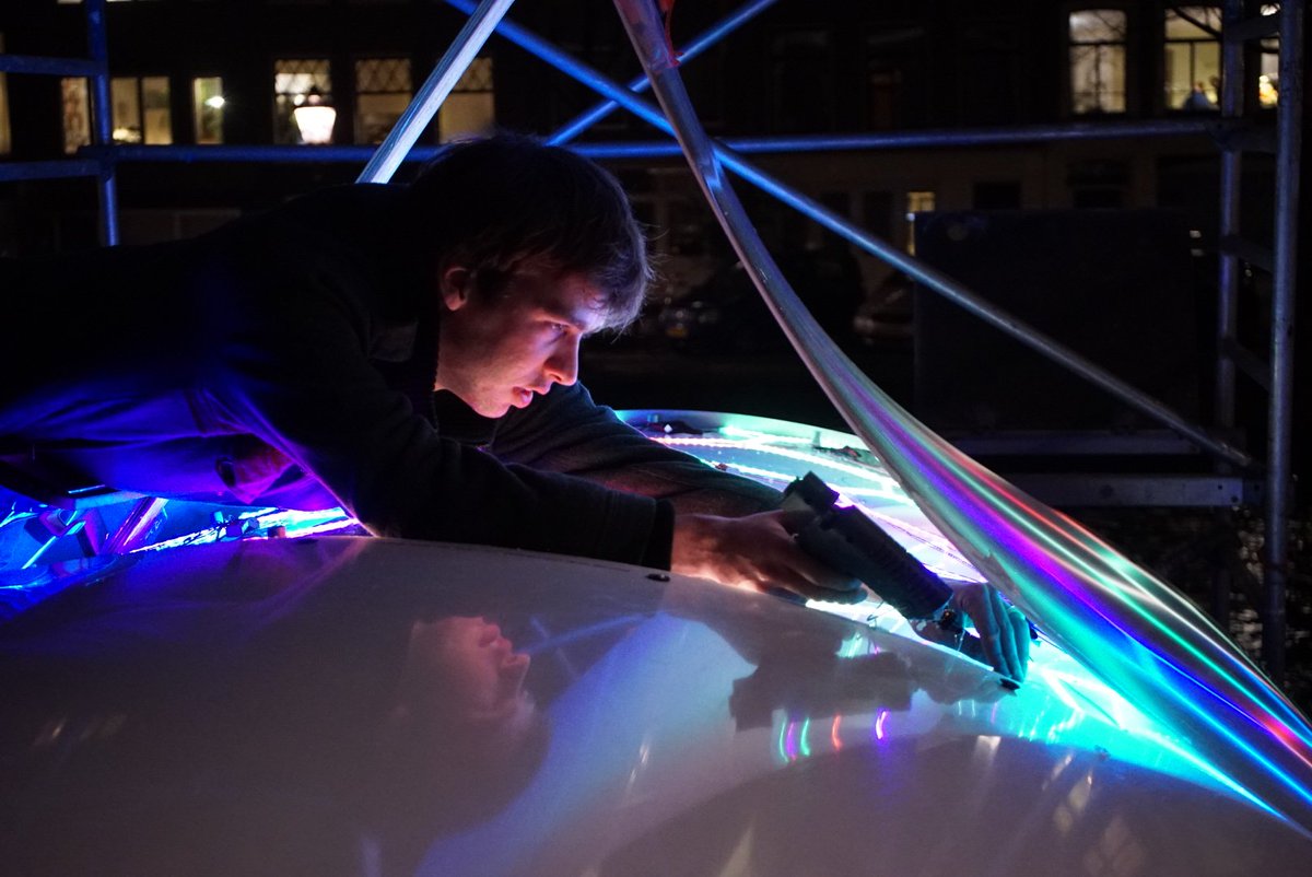 Yesterday was another long day of drilling, lifting, glueing, cutting and repair work to be prepared for the crane that arrives in two hours