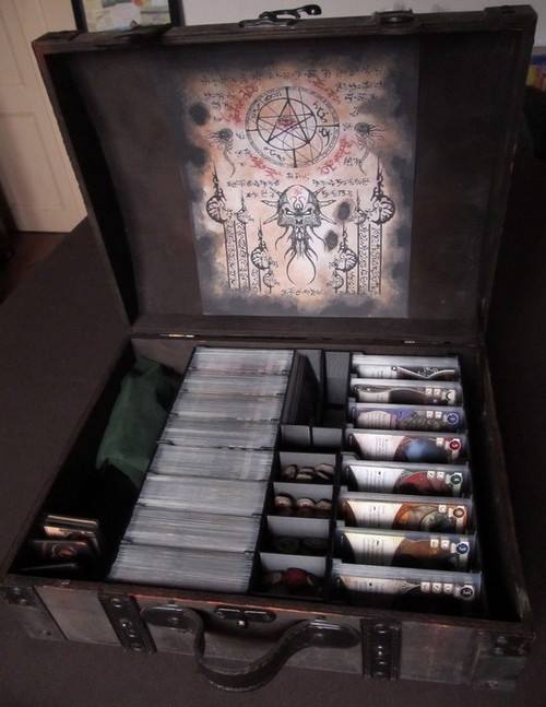 GozuZone's tweet image. Quand un joueur se fait plaisir avec nos produits de rangement ! #heureux #fier   #arkham_horror #jce #j2s #bgg