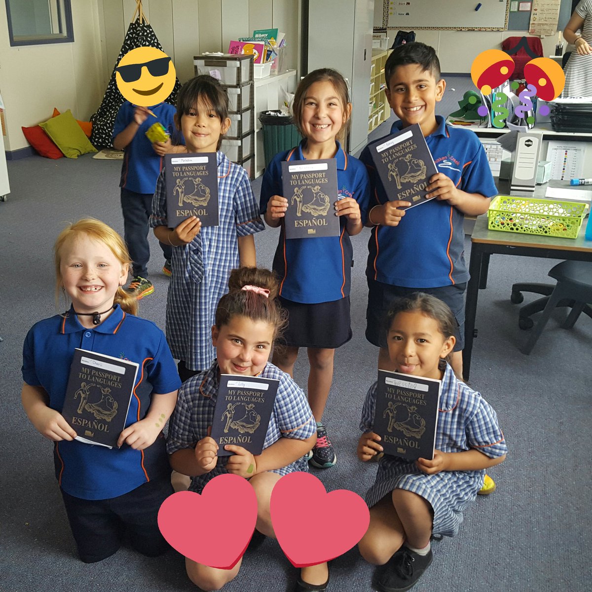 ACPSpanish's tweet photo. Second year learning #Spanish Y1s celebrate their learning with @DETVic language passports @AitkenCreekPS #spanishteachers https://t.co/ahag9MEqjS