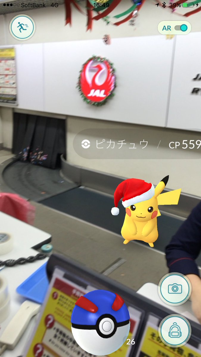GKD11's tweet photo. 宮古島空港チェックインカウンター内に発見！
#HolidayPikachu https://t.co/Lw8UV9v6bE