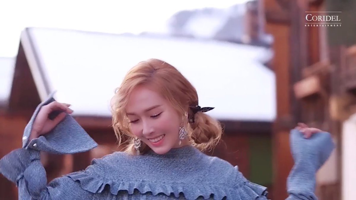Jessica45362696's tweet photo. 冬の王子と姫は2人で決まり😍❄️💕

#LuHan #鹿晗 #JessicaJung https://t.co/cRvovfeNKj