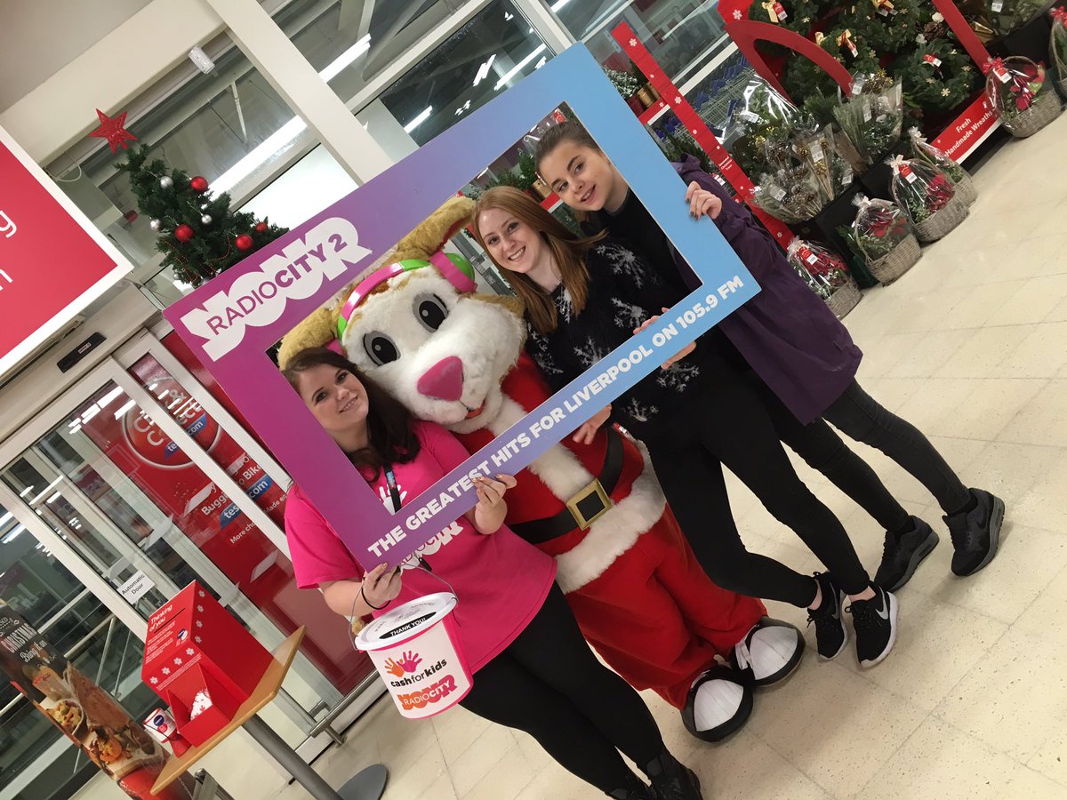 clairesimmo's tweet photo. He's taken over the tannoy @rossie7dj @TescoParkRoad &amp; @cfkradiocity Courage is here @RadioCity2 breakfast🎄🎅🏻 https://t.co/wk79JMSoc8