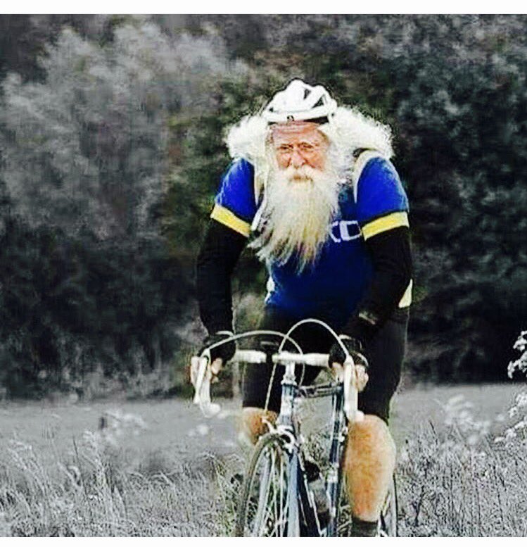 WLR_CC's tweet photo. He better hurry up on his club ride as he's got some work booked in a week Saturday ππππππππ#Christmas #santacycles #hurryup https://t.co/sHmQawQBG6