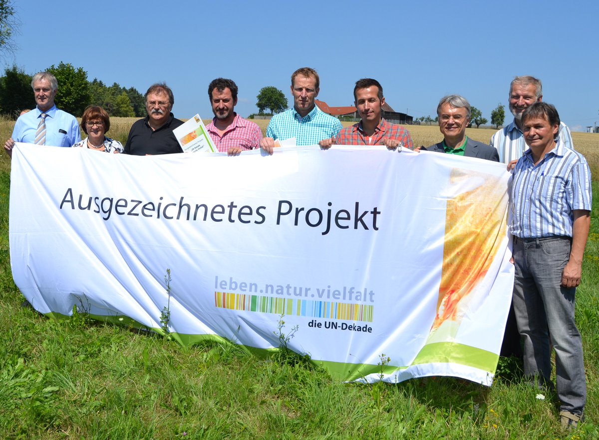 UN-Dekade Vielfalt (@undekadebiodiv) on Twitter photo "Juradistl" wird als UN-Dekade-Projekt wiederausgezeichnet <a href="/Williweitzel/">Willi Weitzel</a> (Foto landimpuls) goo.gl/fw19Rs "Juradistl" wird als UN-Dekade-Projekt wiederausgezeichnet <a href="/Williweitzel/">Willi Weitzel</a> (Foto landimpuls) goo.gl/fw19Rs