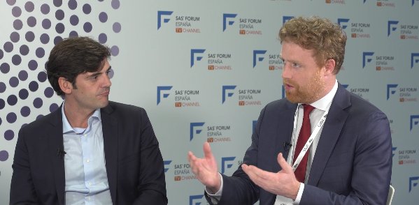 patrickdemaret's tweet photo. Discussing #digitalmarketing & SAS Forum #SFE16 trending topics - My first interview attempt... in Spanish https://t.co/9HmPLrfRbJ #sfe16 https://t.co/8xtKKrALwJ