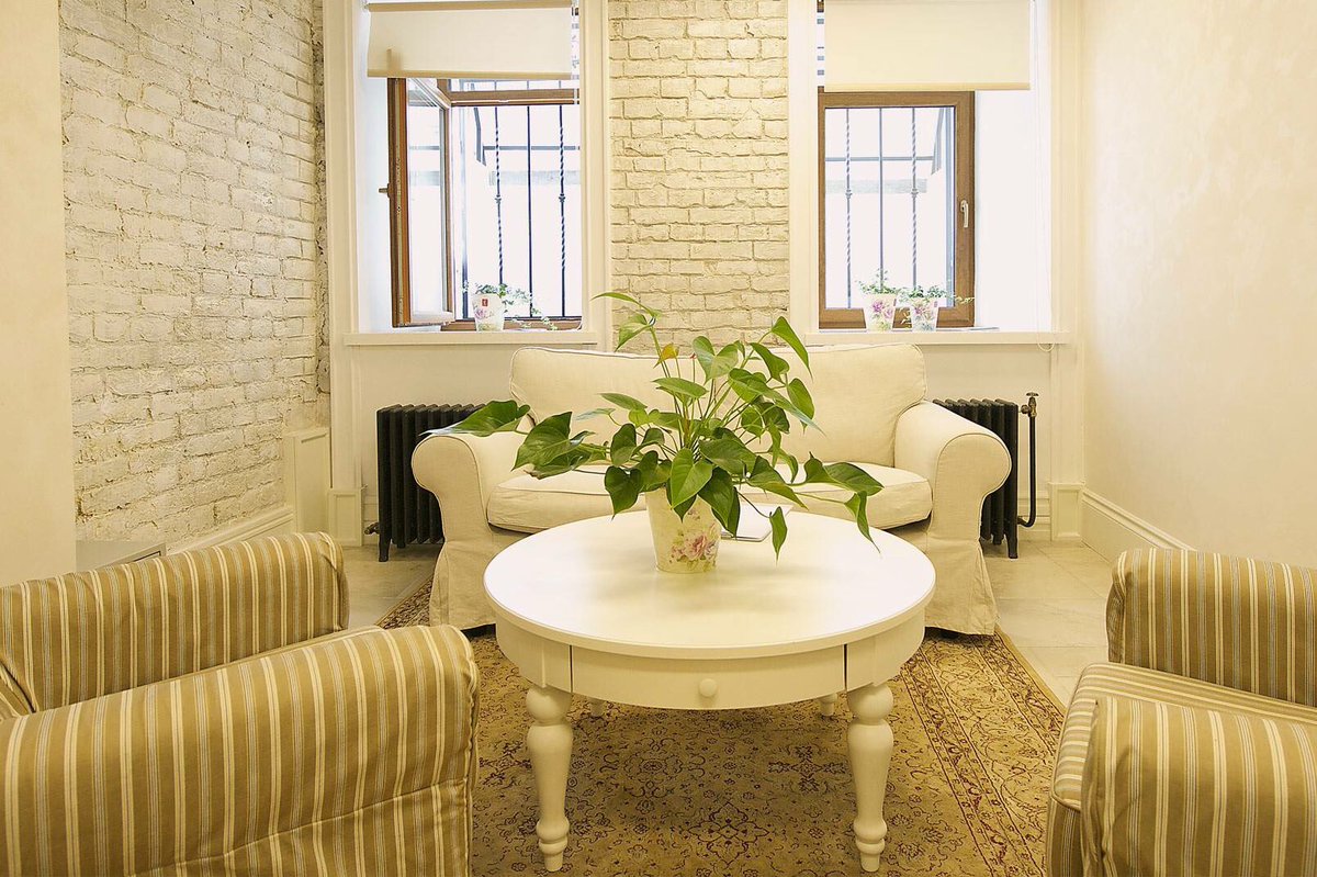 Наши уютные кабинеты располагают к открытой и легкой работе со своими страхами!