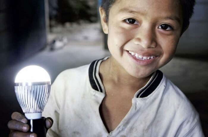 FoodForThePoorC's tweet image. #GiftsofHope provide a #family with a #solarpoweredlight  #safety, #reading foodforthepoor.ca/giftsofhope #ForEveryChild