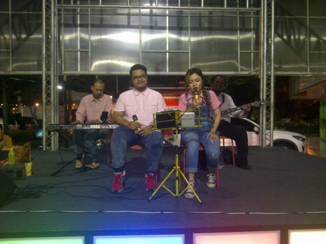 #np quartet acoustic feat <a href="/farizhadyann/">Fariz Hadyan</a>, at <a href="/eccff/">EastCoastCenter FF</a>'s foodcourt on jazzy nite *music*