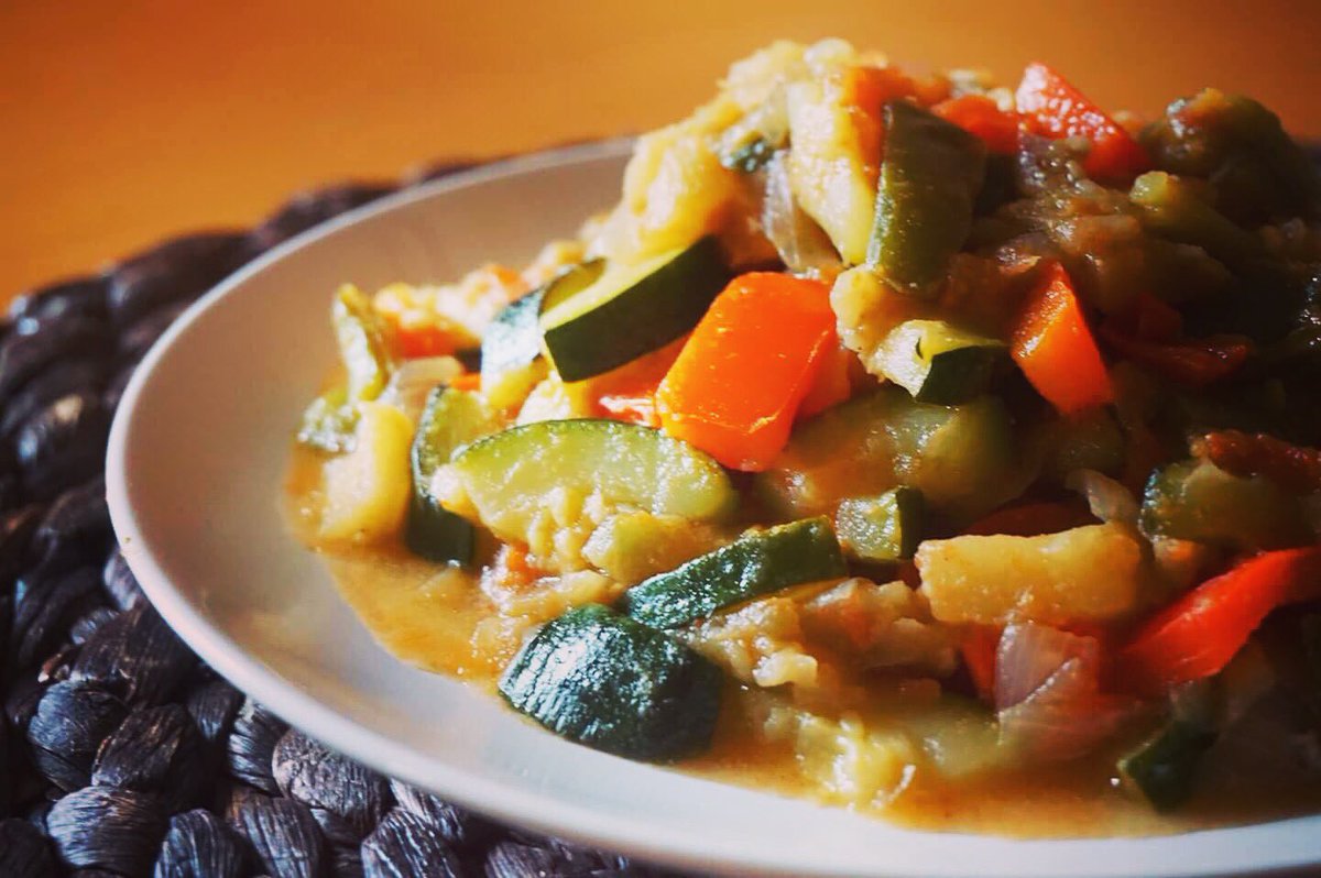 TapasTranslated's tweet image. On a cold day, there's nothing more delicious that an hot #pisto #vegetarian #vegan #Salud #tapastranslated #vegano